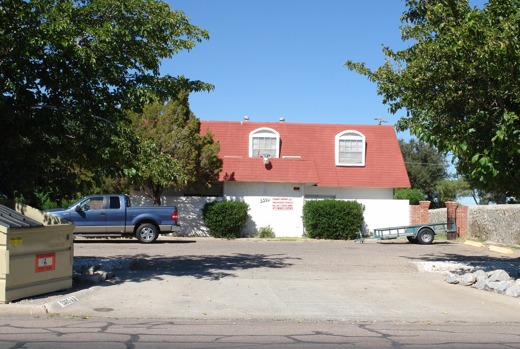 5305 Fairbanks Dr in El Paso, TX - Building Photo