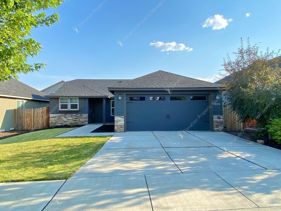 3628 SW Obsidian Pl in Redmond, OR - Building Photo