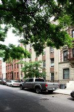 335 W 19th St in New York, NY - Building Photo - Building Photo