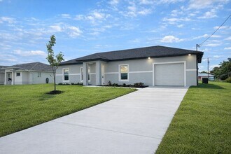 2504 25th St SW in Lehigh Acres, FL - Building Photo - Building Photo