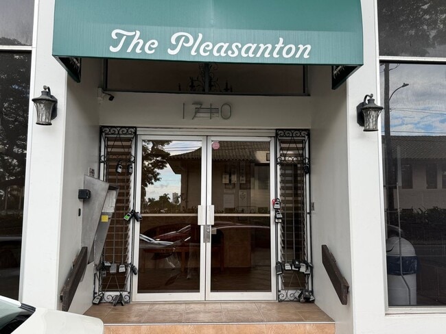 1710 Punahou St in Honolulu, HI - Building Photo - Building Photo