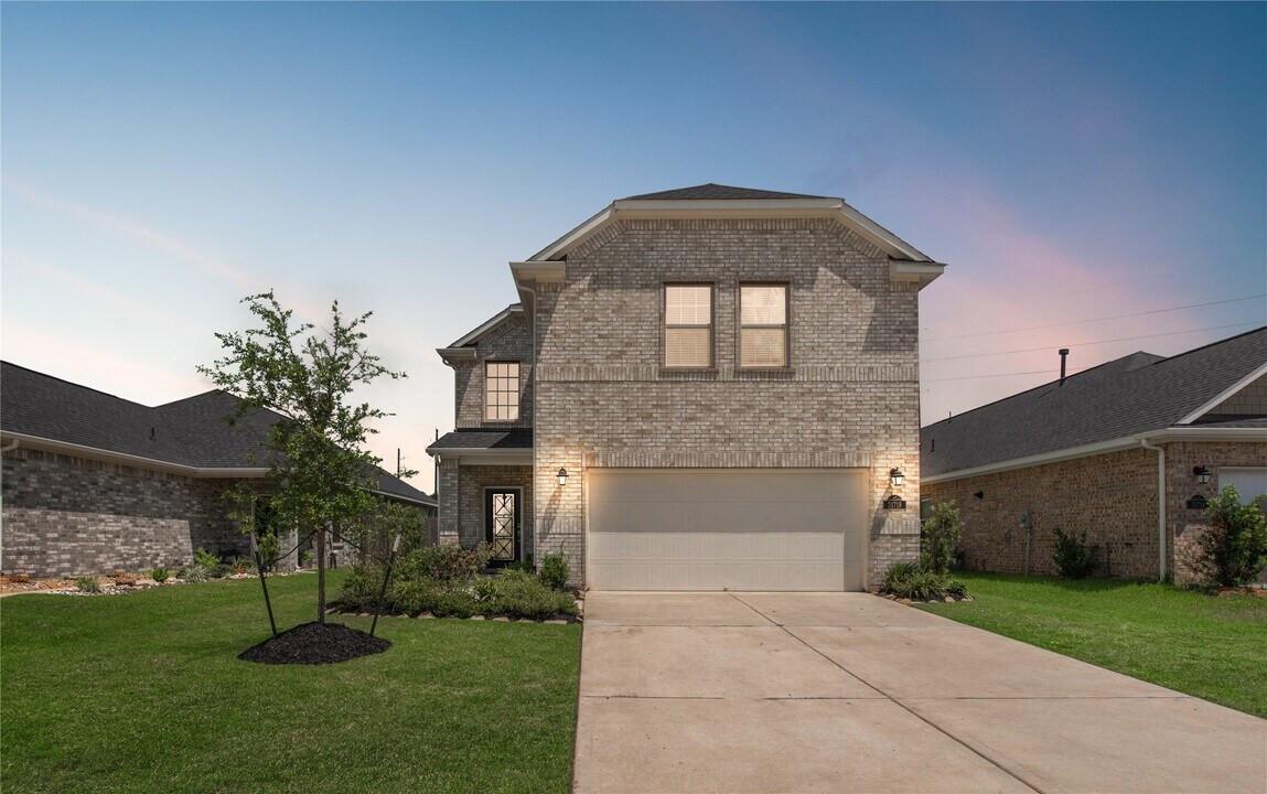 31718 Wellington Pass in Fulshear, TX - Building Photo