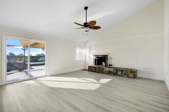 8855 Hemlock St in Rancho Cucamonga, CA - Foto de edificio - Building Photo