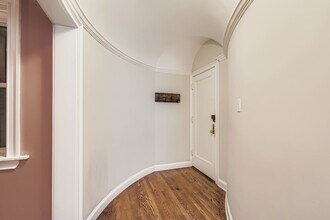 2946 N Pine Grove Ave in Chicago, IL - Foto de edificio - Building Photo