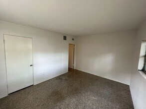 1427 Virginia Dr in Orlando, FL - Building Photo - Building Photo