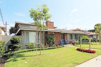 Balboa Apartments in Garden Grove, CA - Foto de edificio - Building Photo