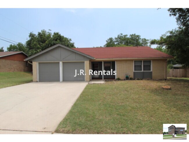 property at 2625 Phyllis Dr