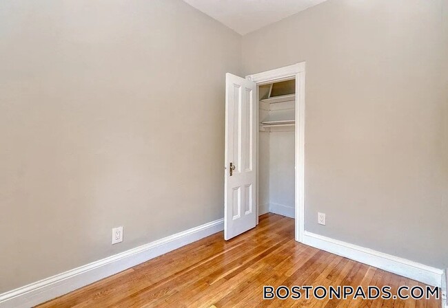 17 Pond St in Boston, MA - Building Photo - Building Photo