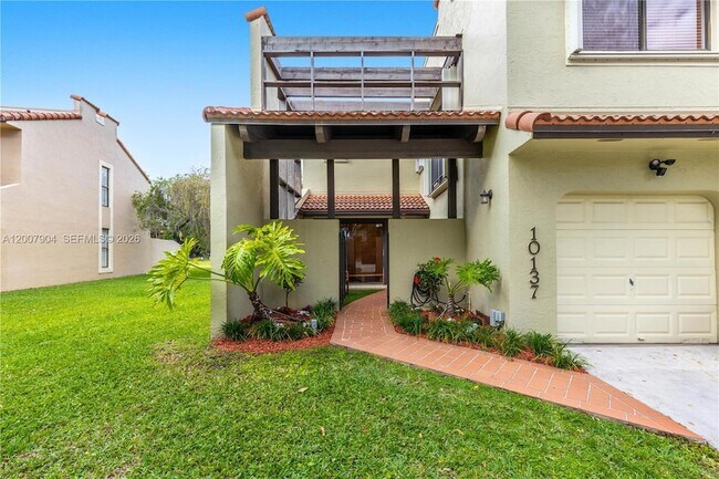 10137 Costa Del Sol Blvd in Doral, FL - Building Photo - Building Photo