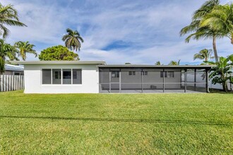 260 NE 28th Terrace in Boca Raton, FL - Foto de edificio - Building Photo