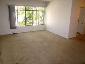 465 Le Doux Rd-Unit -8 in Los Angeles, CA - Building Photo - Building Photo