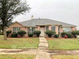 1971 Trl Gln Dr in Rockwall, TX - Building Photo