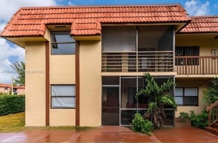 6545 W 27th Ct in Hialeah, FL - Building Photo