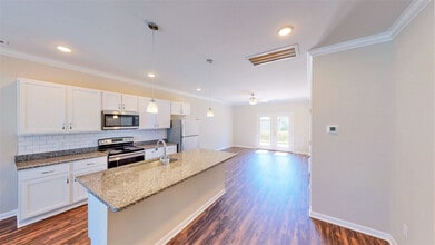 Lennox Commons Apartments by Callio Properties in Chattanooga, TN - Building Photo - Building Photo