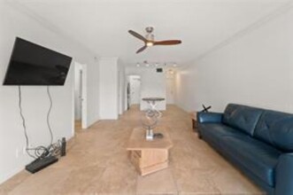 2424 SE 17th St, Unit 202B in Fort Lauderdale, FL - Foto de edificio - Building Photo