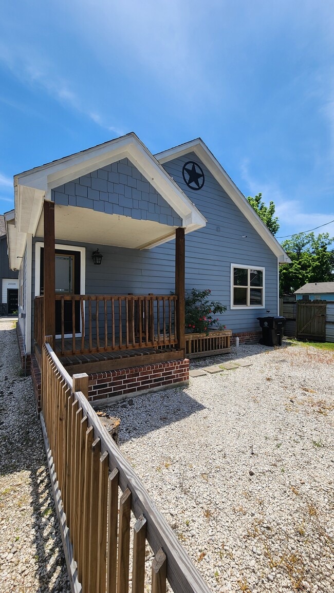 property at 2009 Wavell St