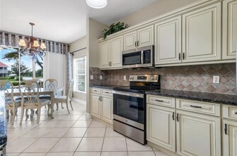 5650 Northboro Dr, Unit 102 in Naples, FL - Foto de edificio - Building Photo