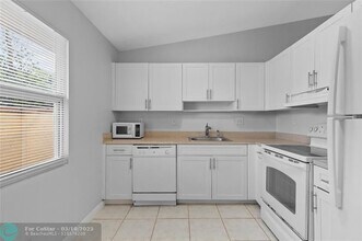 4325 NW 5th Ave in Pompano Beach, FL - Building Photo - Building Photo