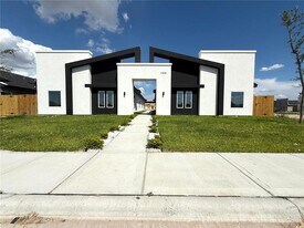 14 N 25th St in McAllen, TX - Building Photo