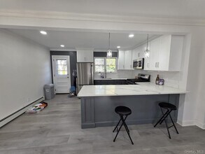 113 Yoakum Ave in Farmingdale, NY - Building Photo - Building Photo