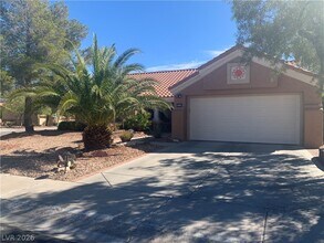 2924 Crown Ridge Dr in Las Vegas, NV - Building Photo - Building Photo