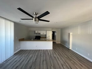Villa Nova Apartments in North Hollywood, CA - Foto de edificio - Building Photo