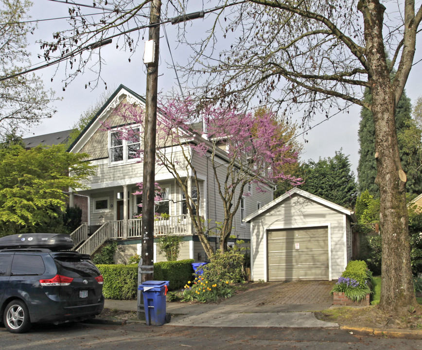 1825 NW 24th Ave in Portland, OR - Building Photo