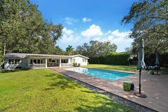 4920 SW 76th St in Miami, FL - Building Photo - Building Photo