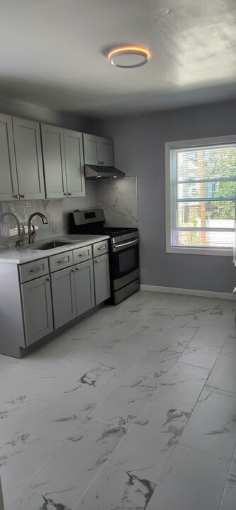 427 Homestead Ave, Unit #2 in Mount Vernon, NY - Building Photo