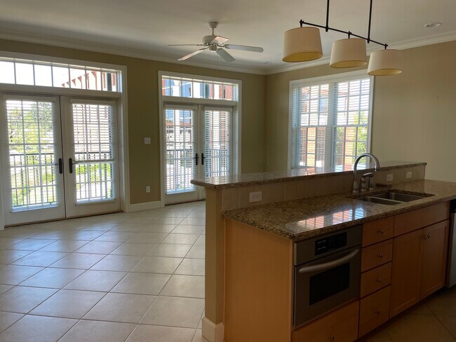 415 E Romana St, Unit #205 in Pensacola, FL - Foto de edificio - Building Photo