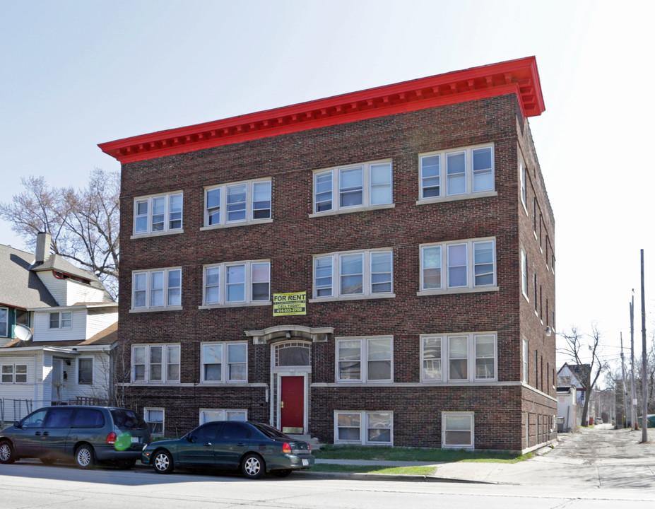 1122 N 27th St in Milwaukee, WI - Building Photo