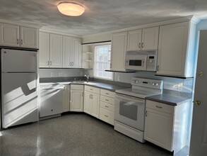 86 Central St, Unit 86B in Peabody, MA - Building Photo - Building Photo