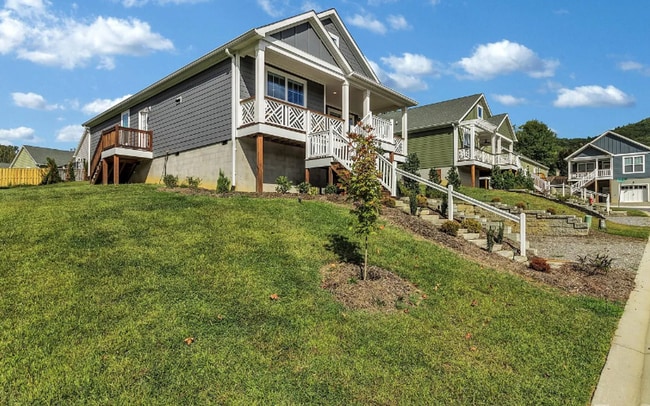 1205 Seven Sisters Rd in Black Mountain, NC - Building Photo - Building Photo