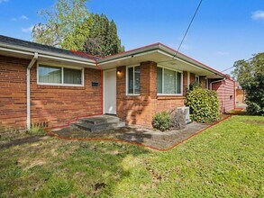 1120-1130-1130 17th St SE in Salem, OR - Building Photo - Building Photo