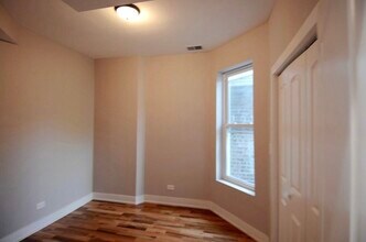 4935 W Washington Blvd, Unit 2 in Chicago, IL - Building Photo - Building Photo