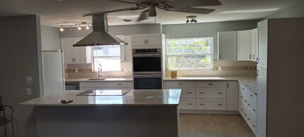 1304 De Prie Rd in Englewood, FL - Building Photo - Building Photo