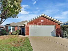 7505 Fossil Lake Dr in Arlington, TX - Building Photo