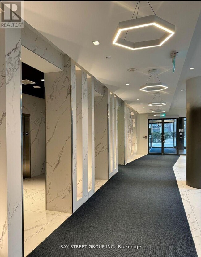 11 Brunel Ct in Toronto, ON - Building Photo - Building Photo