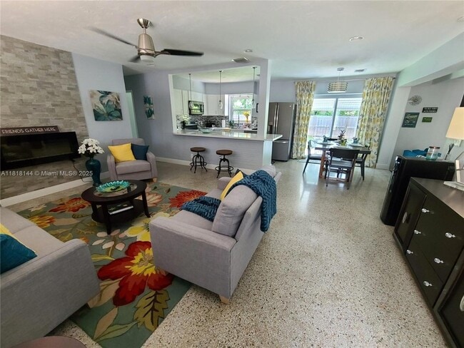 2741 NE 16th Ave in Wilton Manors, FL - Building Photo - Building Photo