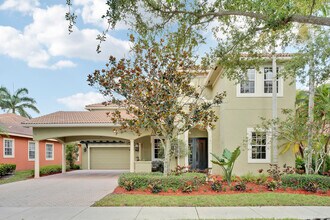 127 Via Castilla in Jupiter, FL - Foto de edificio - Building Photo