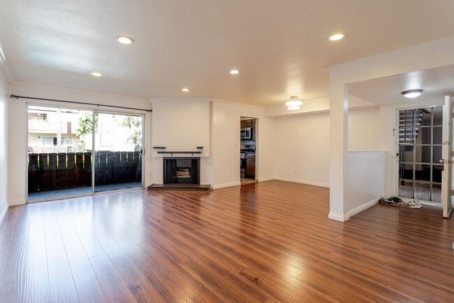 14990 Victory Blvd in Los Angeles, CA - Building Photo - Building Photo