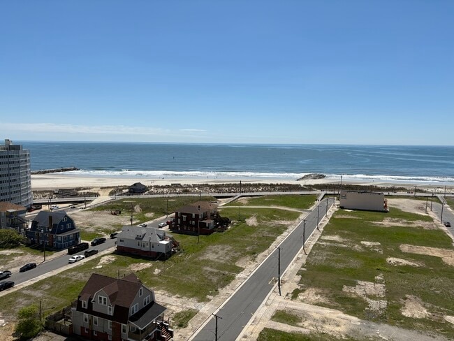 Vermont Plaza Apartments in Atlantic City, NJ - Building Photo - Building Photo