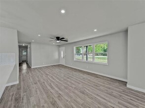 309 E Obuch St in Valley View, TX - Building Photo - Building Photo