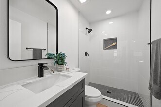 7160 Alsacia St in San Diego, CA - Building Photo - Building Photo