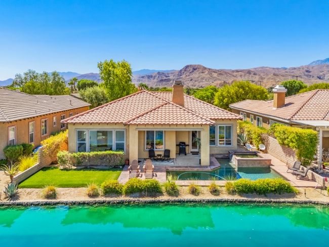 65 Shoreline Dr in Rancho Mirage, CA - Building Photo - Building Photo