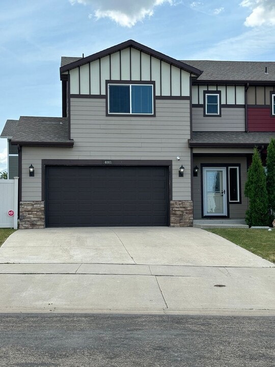 4001 Crossing St SW in Minot, ND - Building Photo