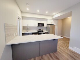 446 Allard Blvd SW in Edmonton, AB - Building Photo