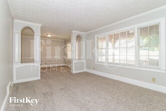 5279 Santee St SW in Stone Mountain, GA - Foto de edificio - Building Photo