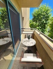 1444 Saltair Ave in Los Angeles, CA - Building Photo - Interior Photo