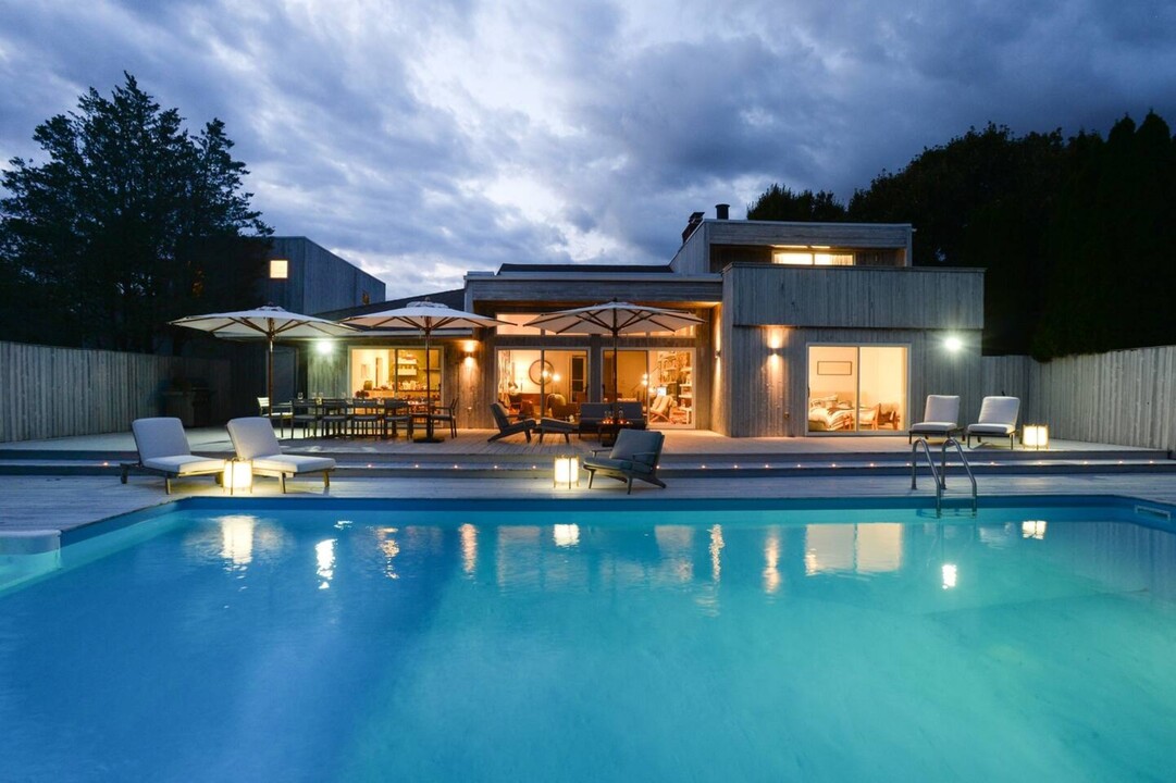 36 Mill Creek Close in Water Mill, NY - Foto de edificio